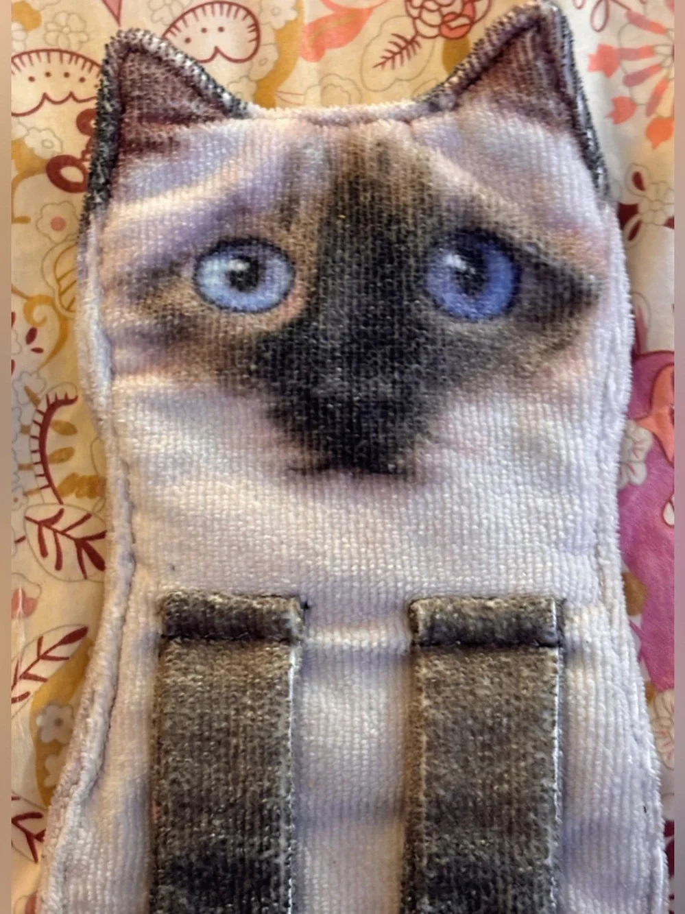 Cat-Themed Kitchen Towel Decor Blue-Eyed Cat Print